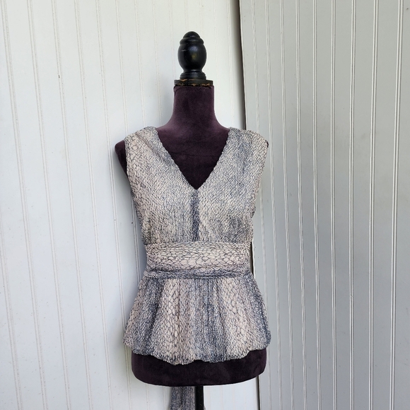 Rachel Zoe Sleeveless Top Womens Crinkle Reptile Tie Stretch Gray Cream V-Neck S - Picture 1 of 15